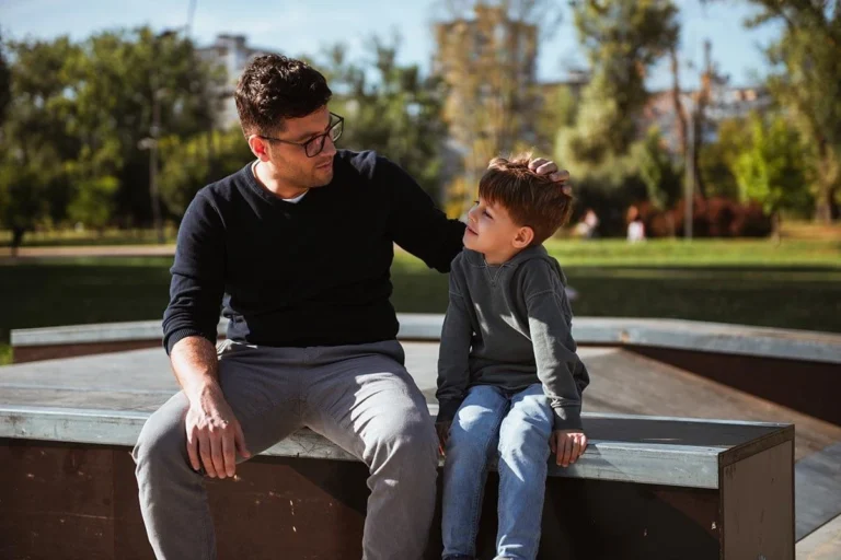 parent and child sitting on a bench demonstrating why is early intervention important